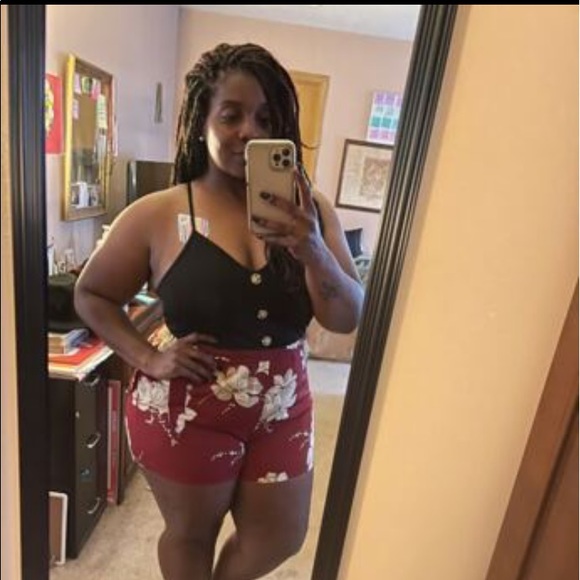 ❤️PLUS SIZE FLORAL BELTED CAMI ROMPER IN SIZE 1XL❤️ - Picture 8 of 13